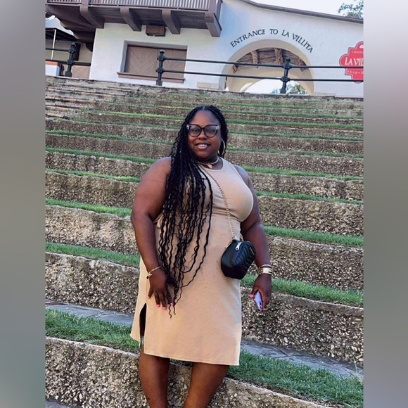 Meet your Posher, Sheniquia - Picture 3 of 15